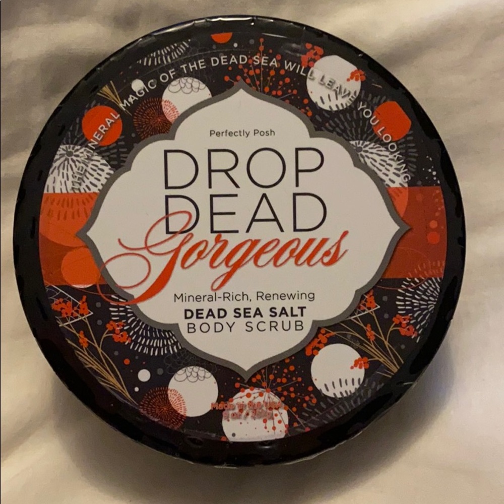 Perfectly Posh Drop Dead Gorgeous body scrub NWT